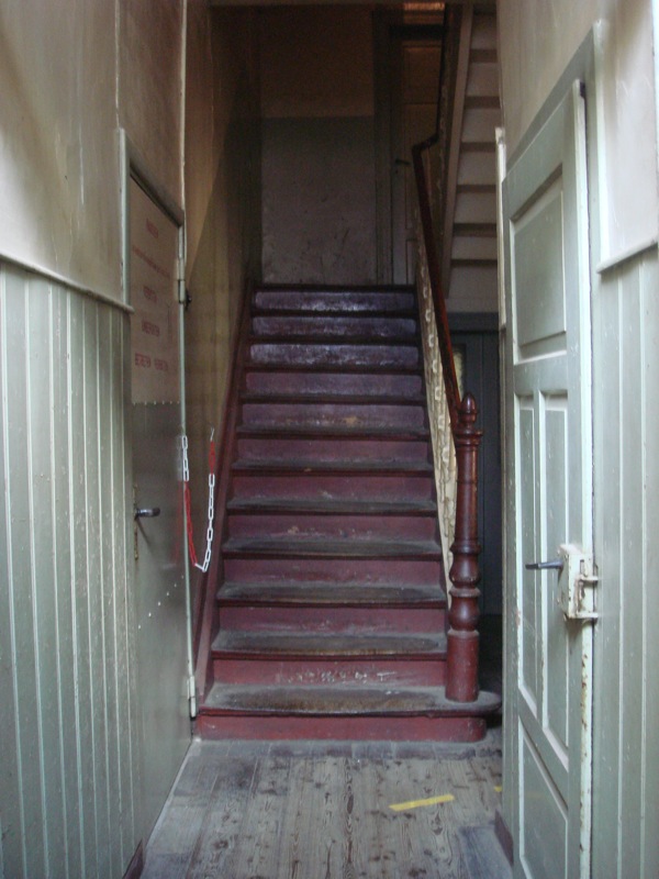 staircase to wallpaper room