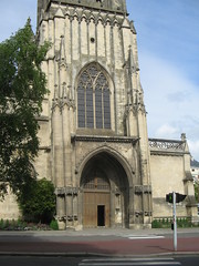 L'Eglise St Jean, leaning