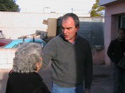 Lic. Sergio Cóser junto a una vecina de Bº Belgrano