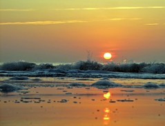 Sunrise - Waves - by glenn~