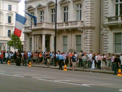 French citizens queuing to vote at the embassy in the UK