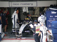 03.Nico Rosberg坐進Williams的賽車裡