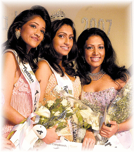 Aruni Rajapakse  was crowned the ReeBonn Miss Sri Lanka Universe 2007 by Byflickr.