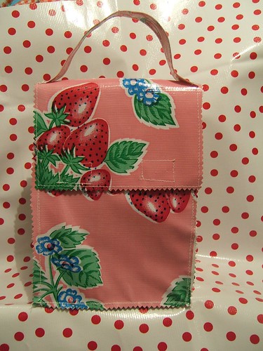 strawberry dot lunch bag 001