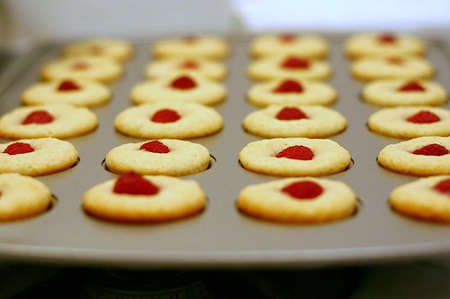 raspberry-topped lemon muffins