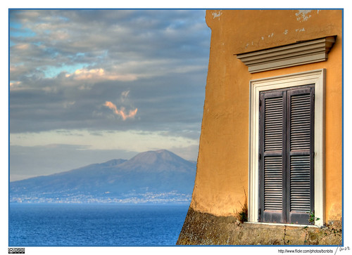 Vesuvius view from Sorrento (by Mor (bcnbits))