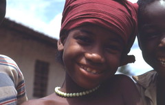 Dos niños africanos sonrientes