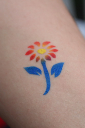 Flowers design Temporary Tattoo. Tattoo removal made easy.