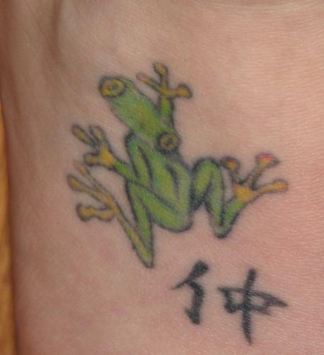 tree frog tattoo. Tree Frog Tattoo. This is my little friend on my right foot )