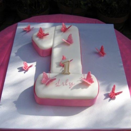Lily's 1st Birthday cake (& my first fondant cake)