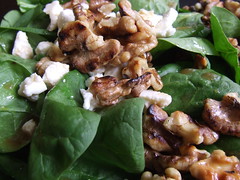 Spinach salad with walnuts and feta