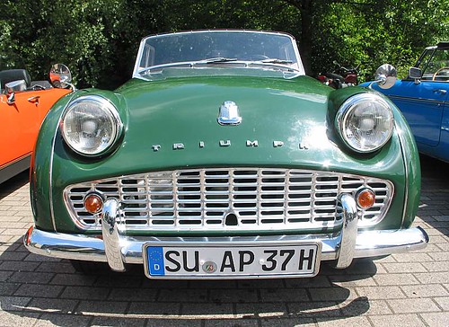 Triumph TR 3 british racing green face view