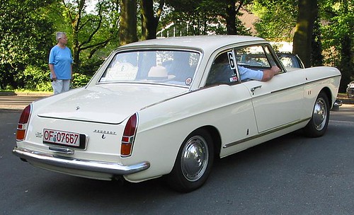 Peugeot 404 Coupe rear
