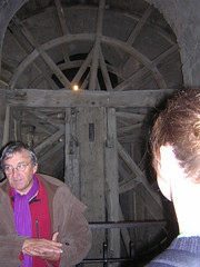 Tour guide and the wheel