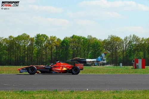 469599672 9c64daf2a9 Formula One Car Spyker F8 VII takes on F 16 Fighter Jet