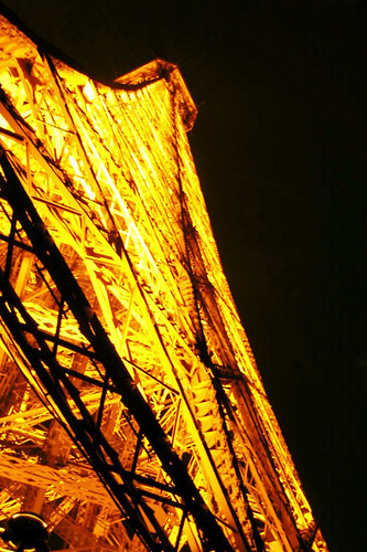 Eiffel, isometrically
