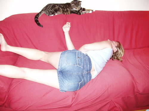 Strangest Sleeping Position in the World - Courtesy of Huz