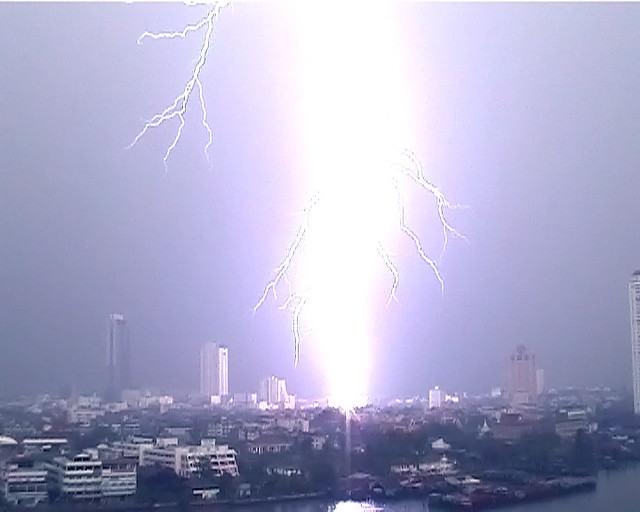 thunderstorm in bangkok by ReFo