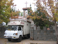 Moving van in front of Pocuro chapel