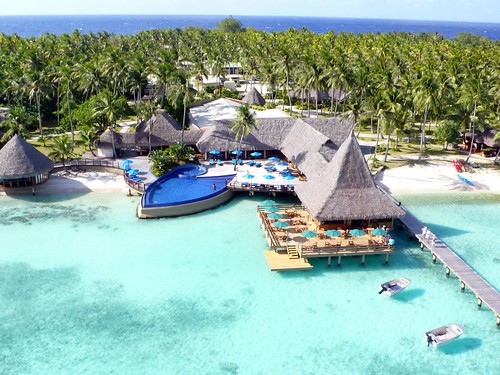 Hotel Kia Ora in Rangiroa from a kite by Pierre Lesage.