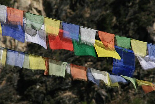 Les drapeaux tibétains prennent le vent