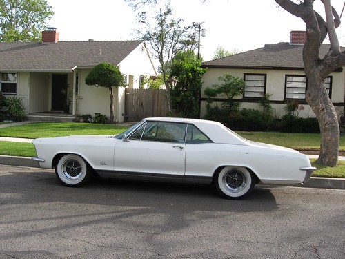1965 Buick Riviera side