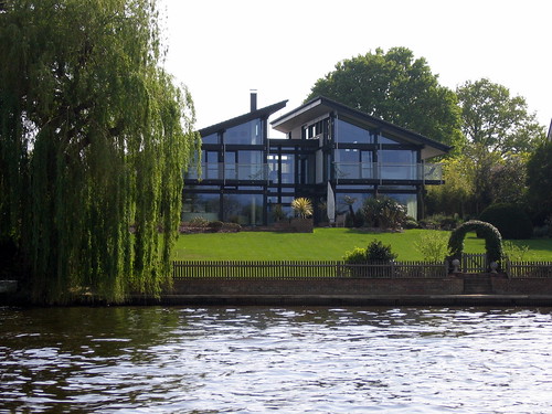 Huf Haus in Thames Ditton