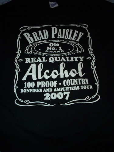 brad paisley shirt off. rad paisley concert at the