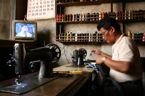  tailor working in his shop Buhay Pinoy Philippines Filipino Pilipino  people pictures photos life Philippinen      