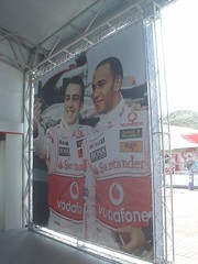 23.Alonso跟Hamilton玩自拍