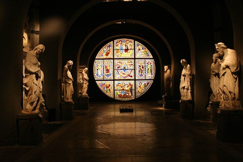 Duccio's stained-glass window and Giovanni Pisano's facade decorating statues