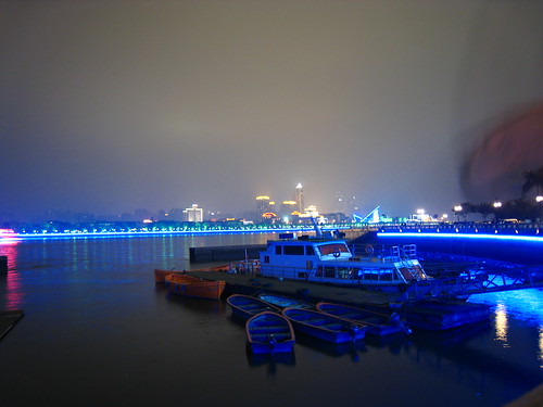 Walking along the Pearl River in Guangzhou, China at night - Can you spot Damon?