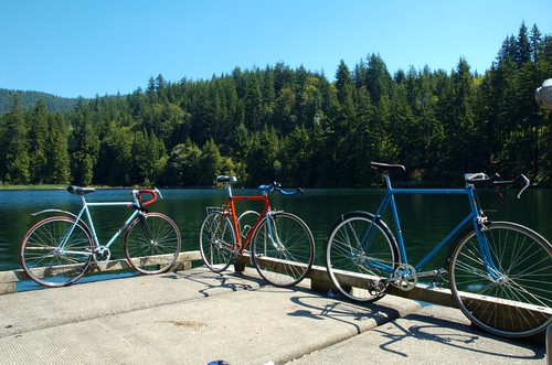 fixies_at_the_lake_4363 by doviende.