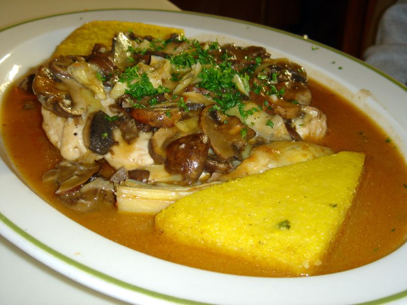 Chicken breast with tomatoes and artichokes and polenta