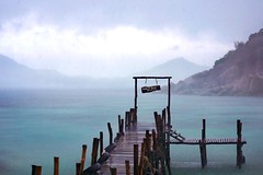 koh nang yuan pier under storm