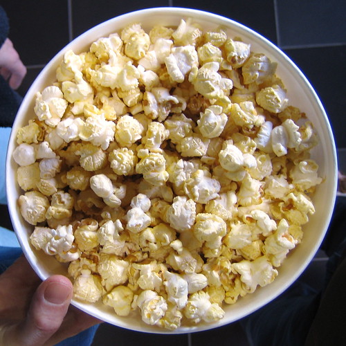 Jed's SMALL serving of popcorn by psd.