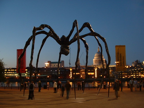 Maman (Mother) by Louise Bourgeois outside Tate Modern at dusk