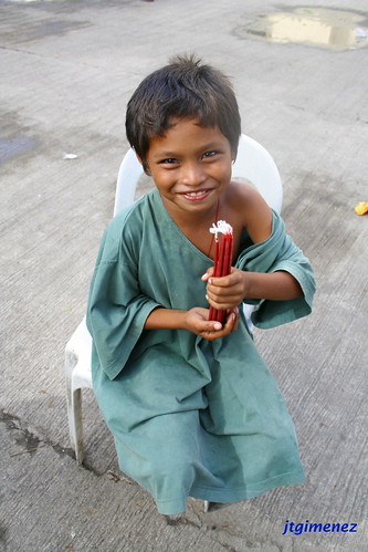  boy vendor candle cebu Pinoy Filipino Pilipino Buhay  people pictures photos life Philippinen  菲律宾  菲律賓  필리핀(공화국) Philippines    