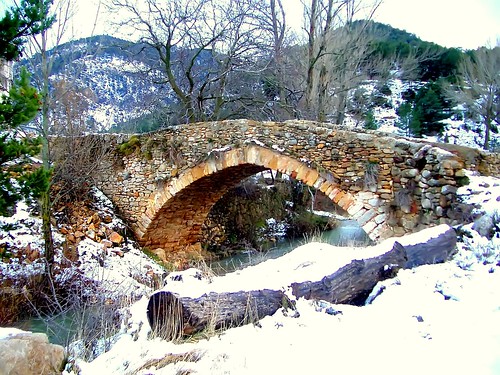 El puente medieval sobre el río Valdelinares (I) por .Bambo..