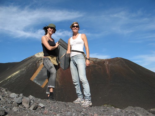 Hanna och Linda på Cerro Negro