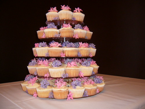 Wedding with fresh flowers by The Cupcake Princess.