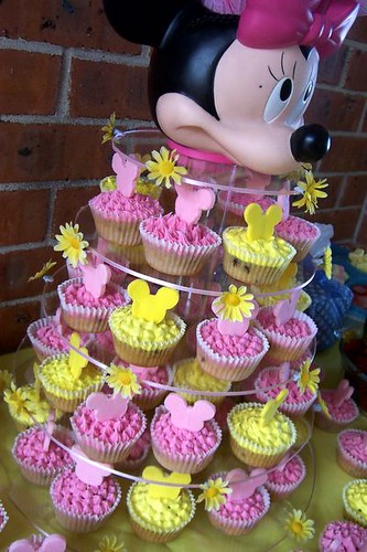 minnie mouse cupcakes. Minnie Mouse cupcakes with