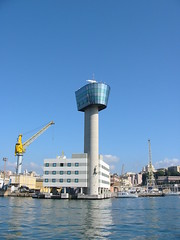 Genova, la torre dei piloti del porto - by Andrea Beggi