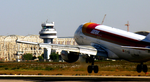 Sevilla Airport, Spain, 5 October 2005 por PhillipC.