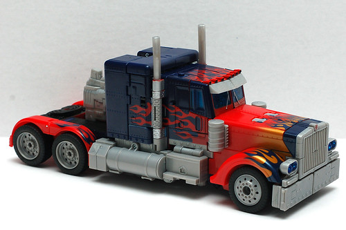 Juguete de Optimus Prime en camion