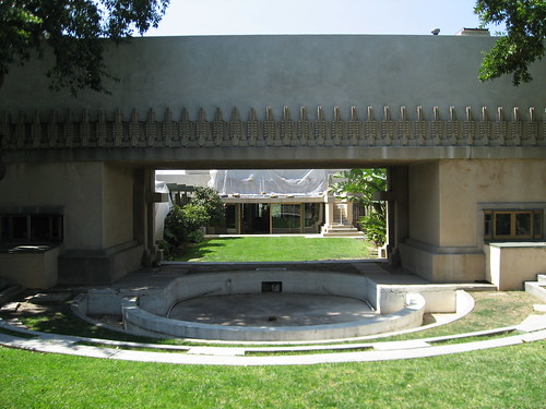 Hollyhock House, looking west into the courtyard