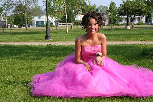 Features the Latest Prom Dresses Hairstyles Makeup and Advice.
