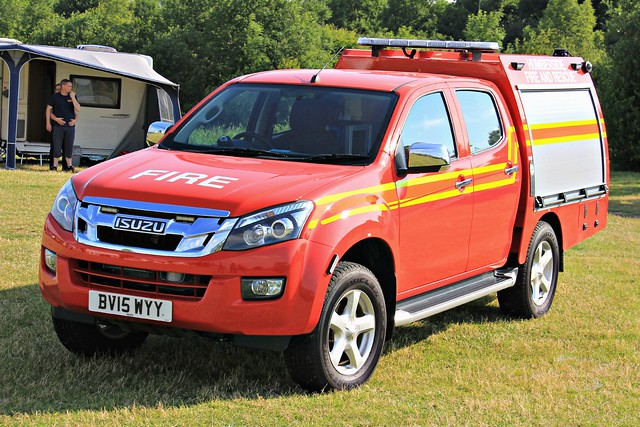 rescue fire day offroad 4x4 sfu 4wd pickup vehicle and leds service grilles brigade response unit targeted isuzu tactical 2015 lightbar humberside trv dmax fendoffs hfrs bv15wyy