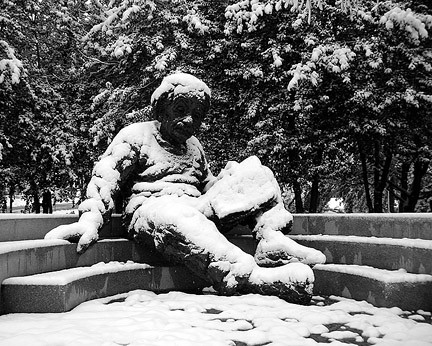 Einstein Memorial by Il Primo Uomo.