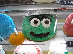 oscar the grouch cake by abielskas (via flickr)